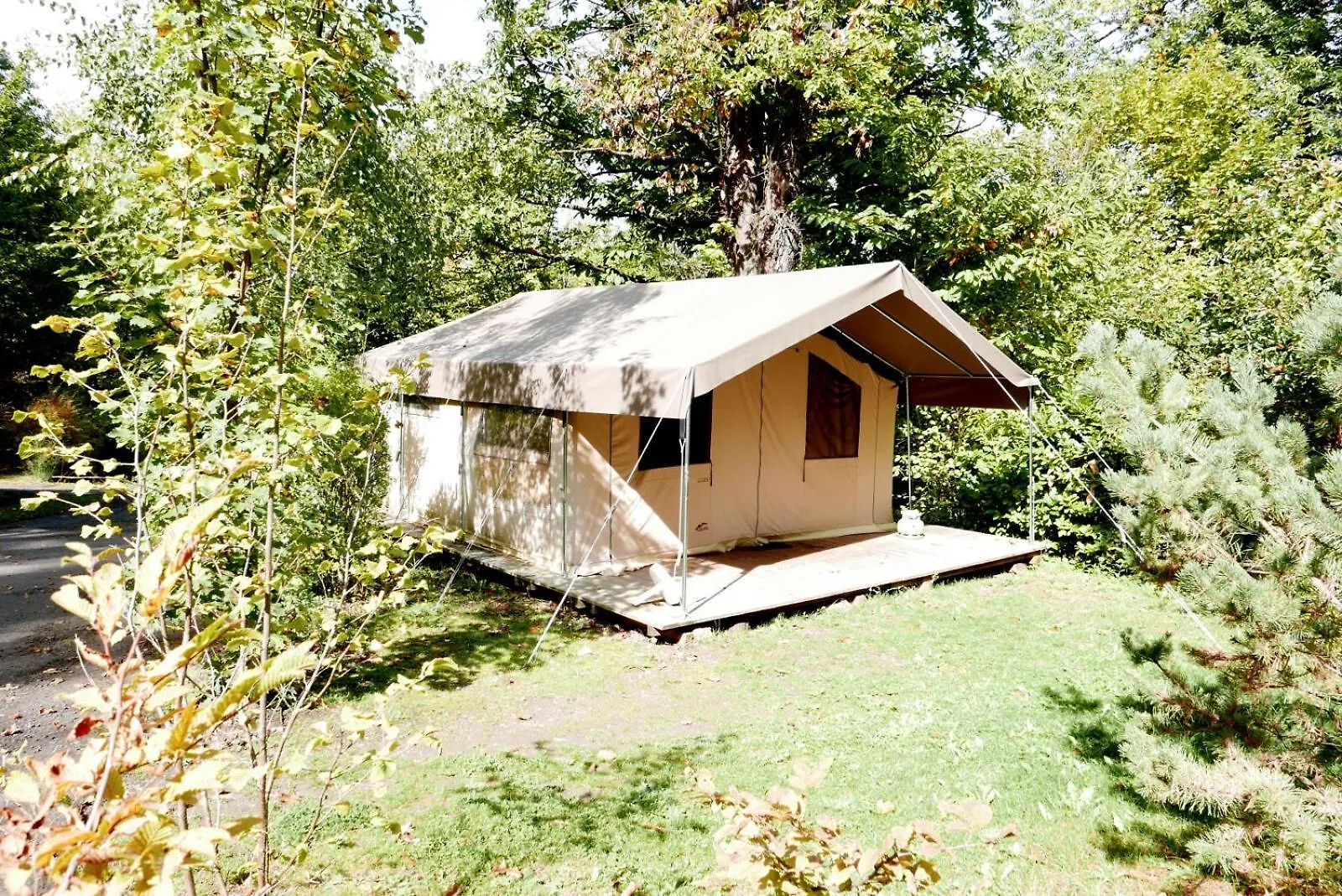 **** Camping Huttopia Royat France